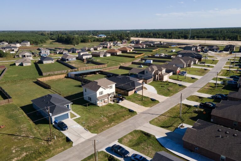 Feds to target “criminals and illegal immigrants” in Houston-area development, Abbott says