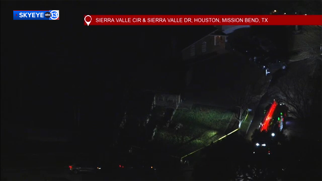 1 person found dead, 2 others hurt in house fire in Mission Bend neighborhood
