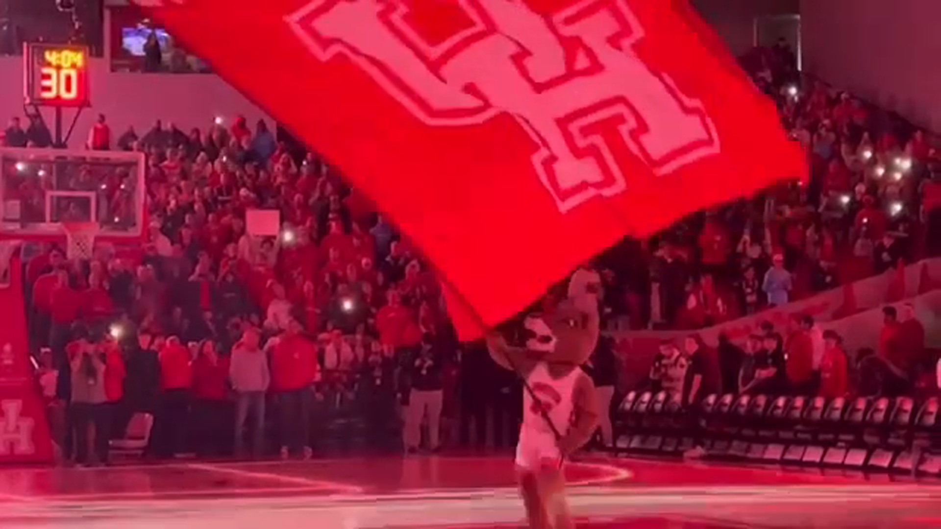 UH men's basketball victory over Iowa State brings students together amid recent campus crimes