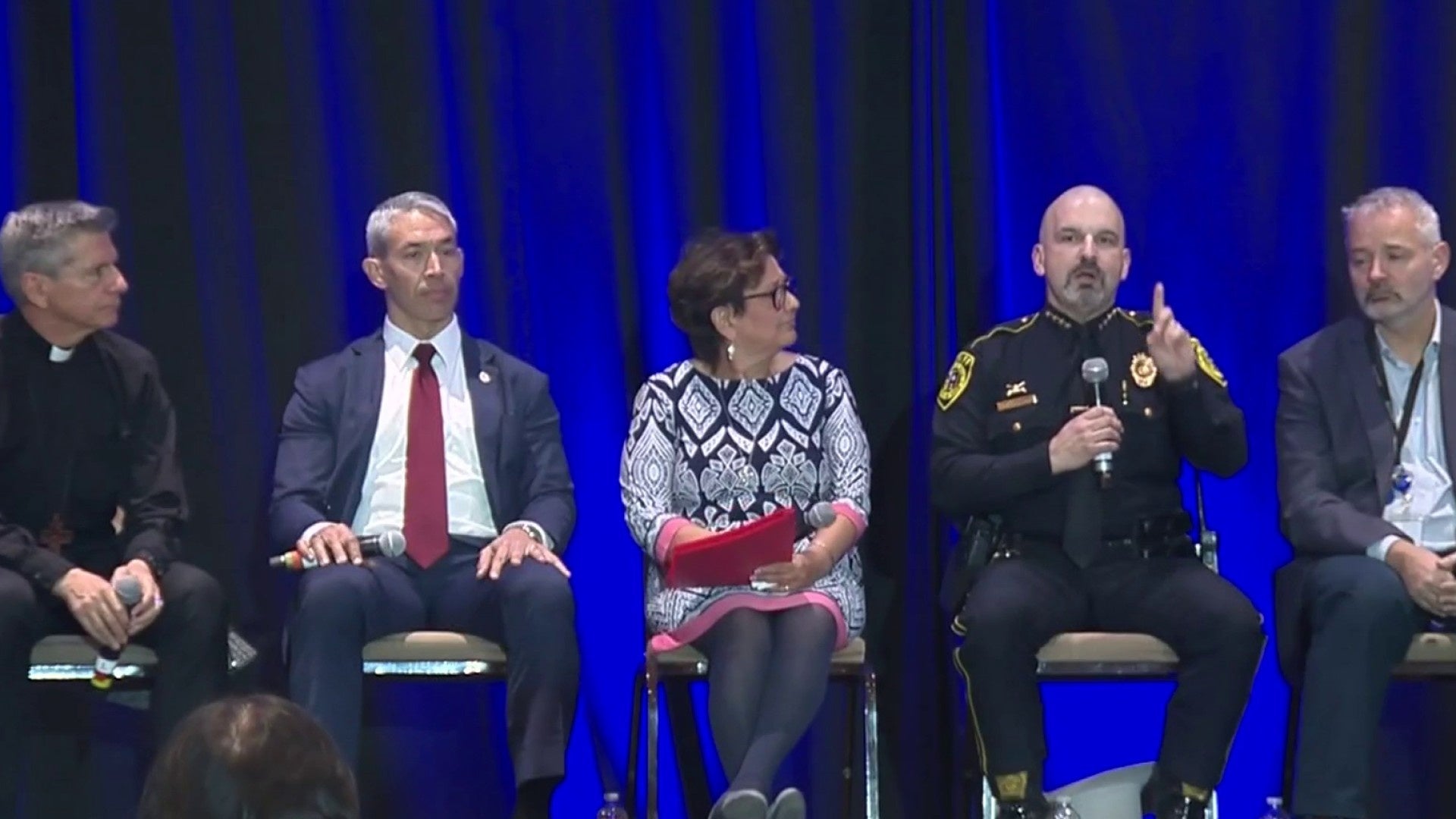 ‘You can live without fear:’ local leaders host immigration town hall to address community concerns