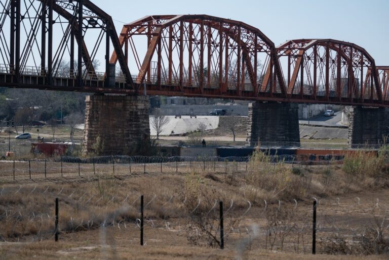 Trump administration drops challenge to Texas law targeting people who illegally cross the border