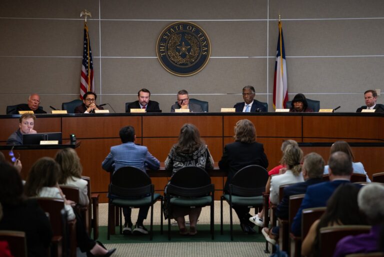 Texas bill would ban K-12 students from using cell phones during school hours