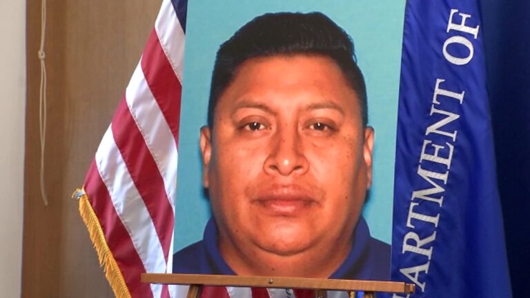 2 leaders of group suspected of smuggling 20,000 immigrants are arrested in Los Angeles