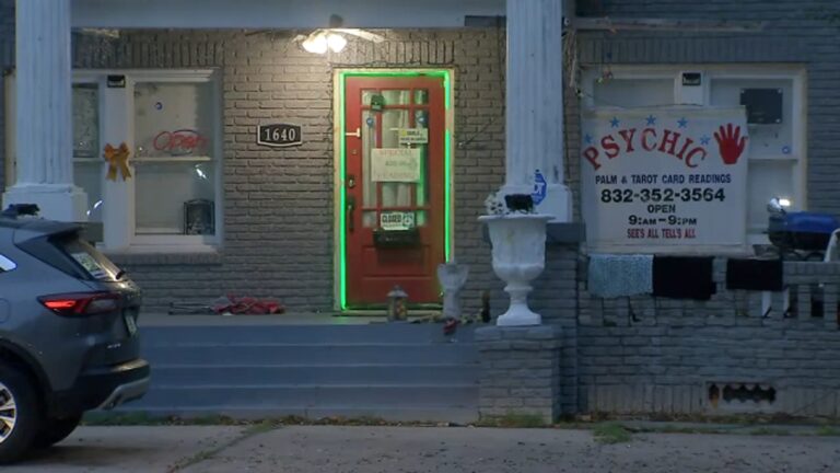 71-year-old stabbed to death allegedly by girlfriend at Montrose-area psychic business, HPD says