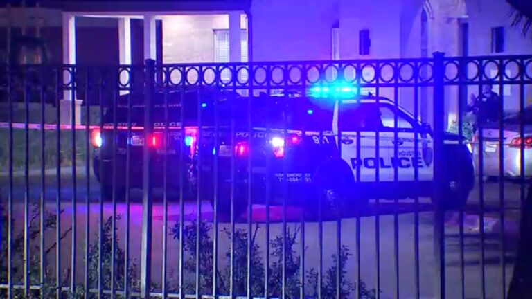 Witnesses saw possible suspect run from SE Houston shooting scene, HPD says