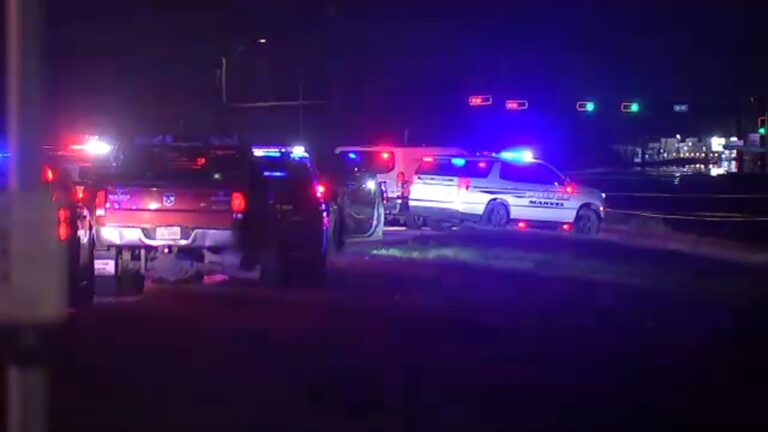 Man shoots himself during traffic stop in Manvel, prompting Highway 6 closure, sheriff's office says