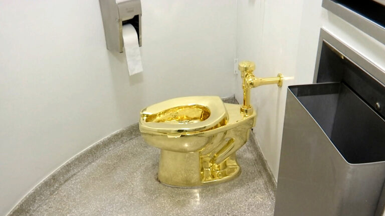 Court convicts thief who stole golden toilet from English palace