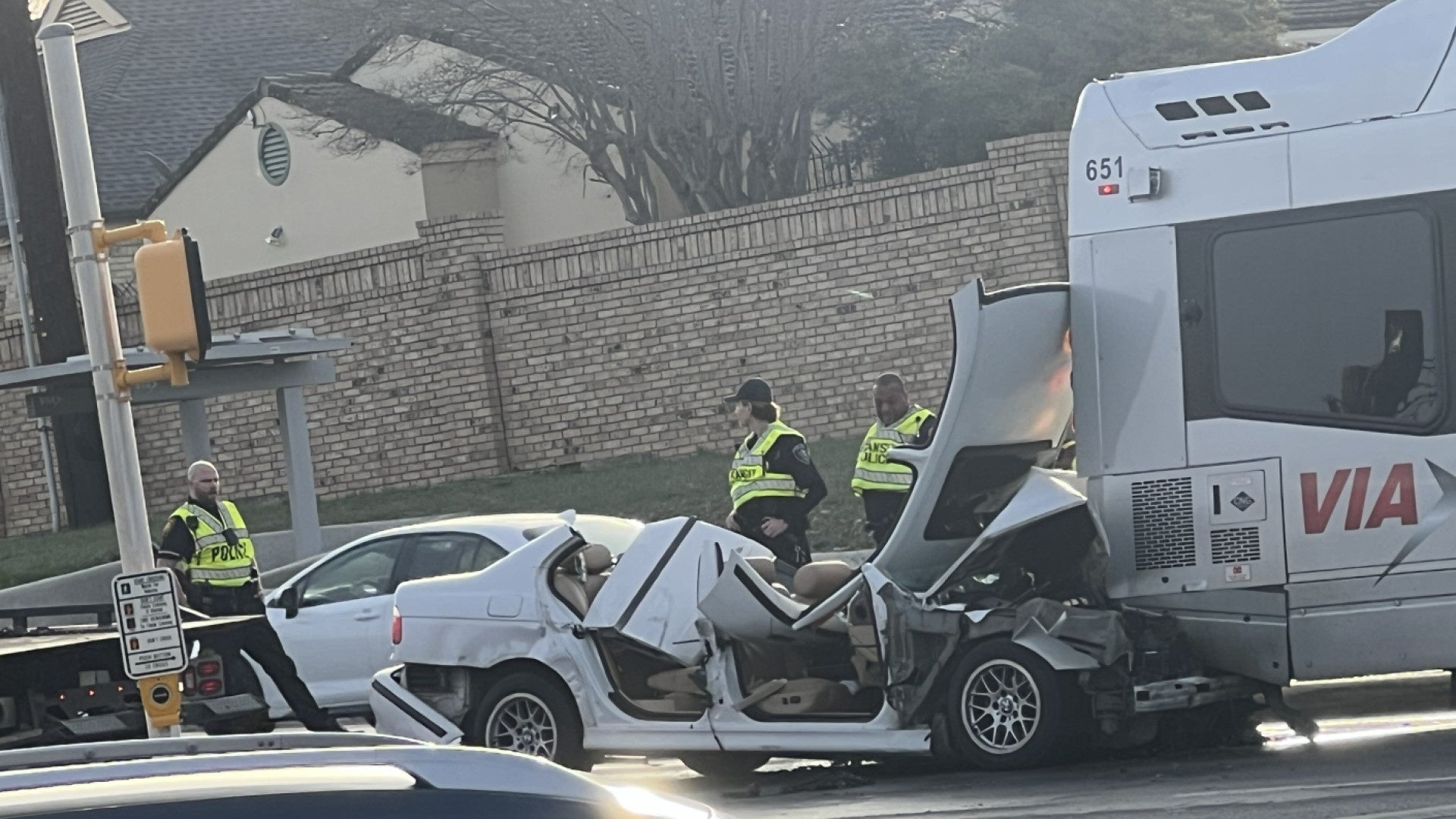 Man hospitalized after crashing into VIA bus in Alamo Heights, SAPD says