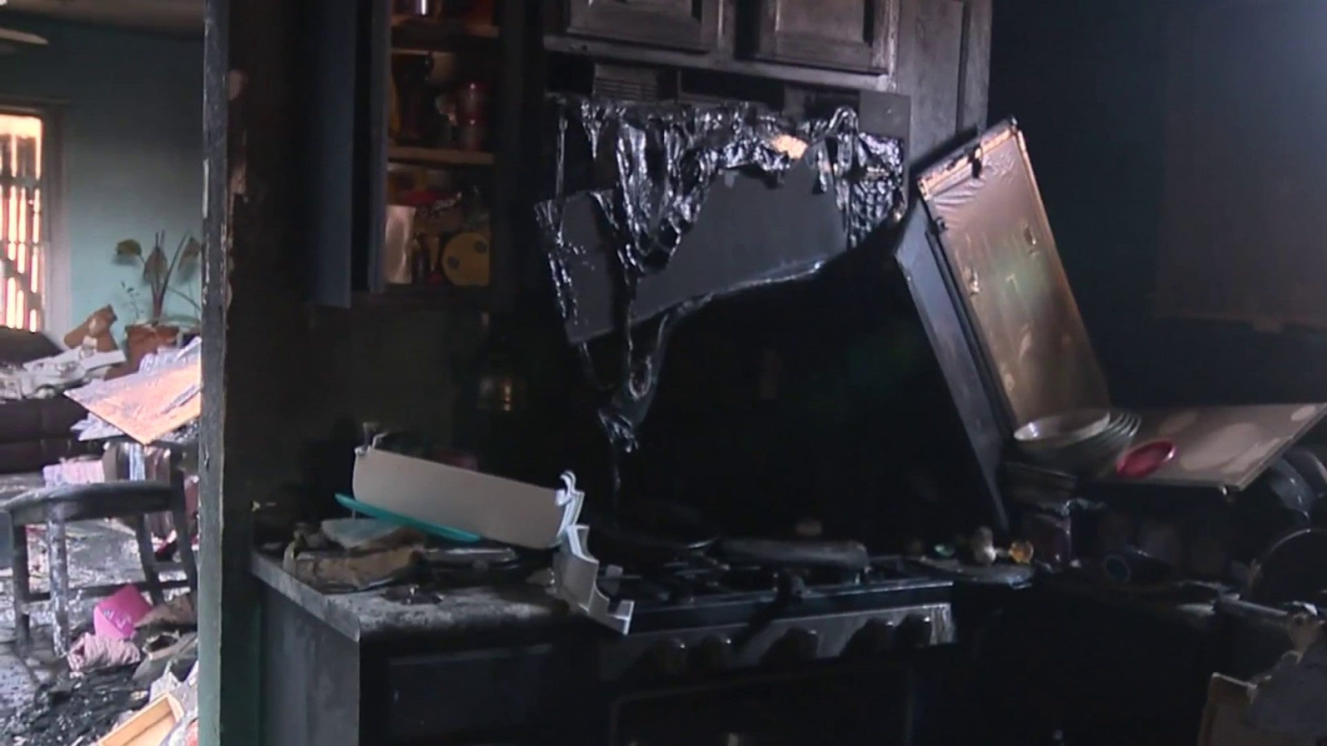 ‘Everything’s gone': Family home destroyed after fire spread down San Antonio street