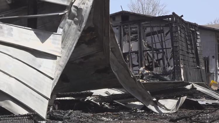 Looters take advantage of fire-damaged home in Sinton