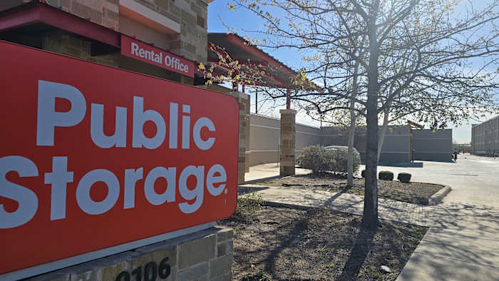 Couple cut hole in wall of West Side storage unit, stole from others, SAPD says