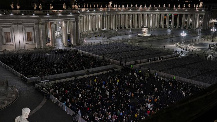Pope Francis begins 4th week in hospital: Progress steady but concerns remain