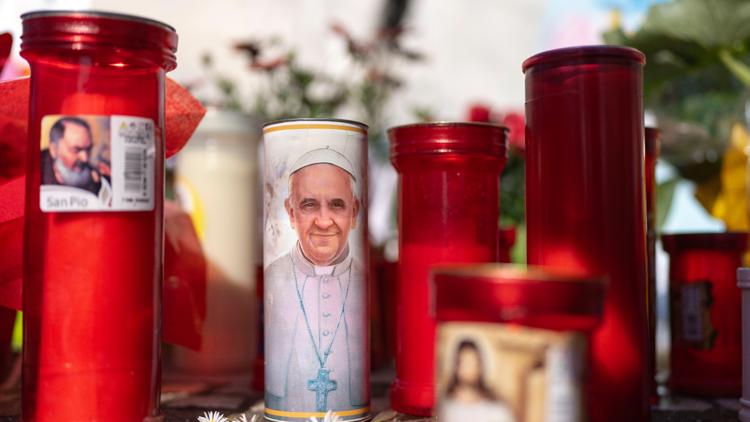 Pope Francis no longer requires mechanical ventilation after respiratory crisis