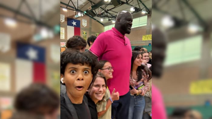 Shaquille O’Neal visits his alma mater in San Antonio during Final Four weekend