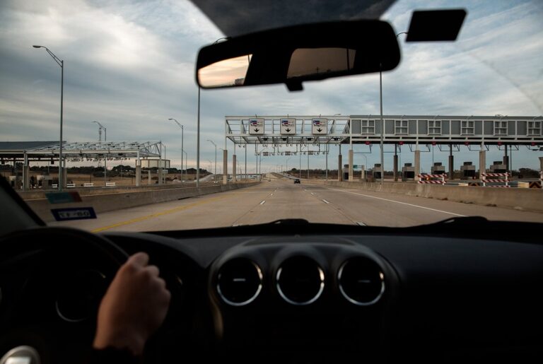 “A gift to our mothers”: Moms could drive solo in car pool lanes under Texas House bill
