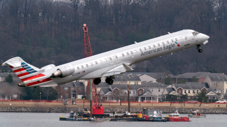 Hotline between military and air traffic controllers in Washington hasn't worked for over 3 years