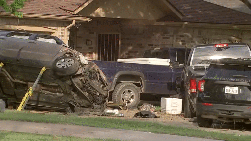 Only on 13: Video shows suspects, police crash into cars during chase through Aldine neighborhood