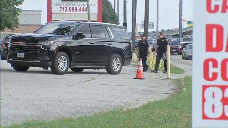 Houston police officer shoots, kills armed suspect who allegedly confronted officers
