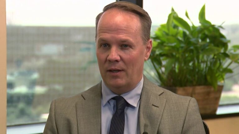 Lawyer answers questions about Trump’s $1,000 incentive for immigrant self-deportation