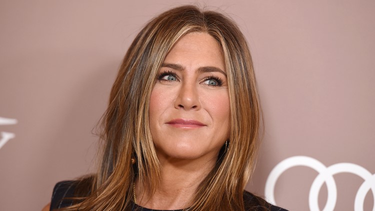 Man arrested after ramming car into front gate of Jennifer Aniston's Los Angeles home