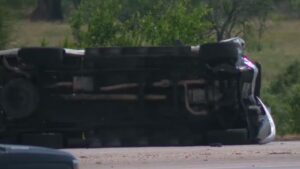 2 killed in rollover crash on SE Loop 410; eastbound lanes closed, SAPD says