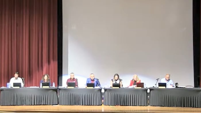 Uvalde CISD board meeting adjourns quickly over quorum issue