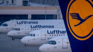 No pilot for 10 minutes during a Lufthansa flight in 2024 because of fainting incident, report says