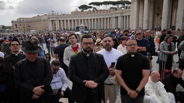 Cardinals return to the Sistine Chapel to vote on a new pope after first ballot fails