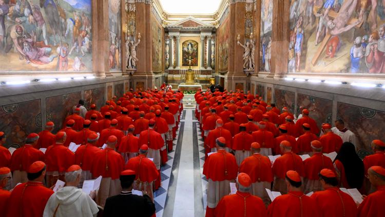 Who wears purple in the Catholic church?