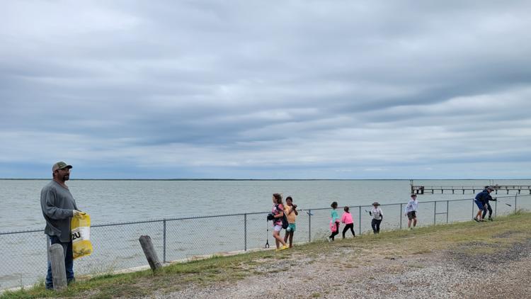 Keep Kingsville Beautiful and Harte Research Institute join forces for shoreline cleanup