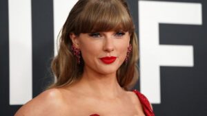 Taylor Swift surprises fans by debuting 'Look What You Made Me Do (Taylor's Version) in 'Handmaid's Tale'