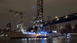 NYC mayor says 19 people injured, 4 seriously, when Mexican tall ship strikes Brooklyn Bridge